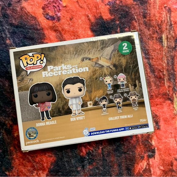 💛 Parks and Recreation Donna & Ben Treat Yo Self Funko Pop Set - NWT - Picture 8 of 9